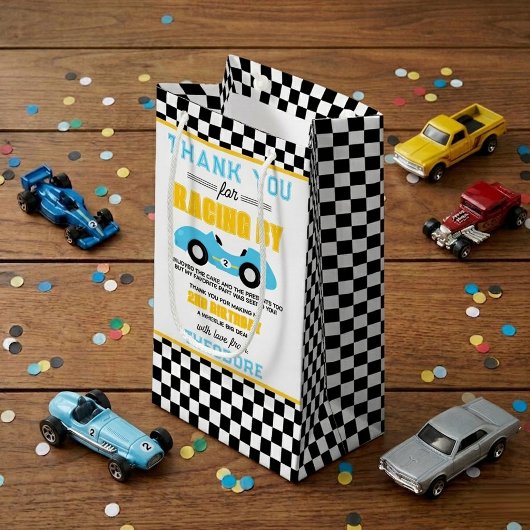 2歳の誕生日パーティーに登場!レーシングカー スモールペーパーバッグ