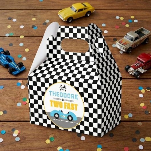 2歳の誕生日パーティーに!レーシングカーデザイン フェイバーボックス