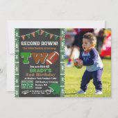 2歳の誕生日フットボールパーティチョークボード招待状 招待状 (正面)