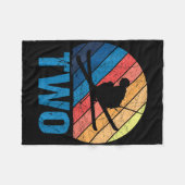 2歳の誕生日レトロスキースキー2歳の男の子の女の子 フリースブランケット (正面(横))