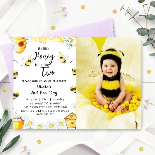 2歳の誕生日 おリトルハニーは2歳 ハチの写真 招待状