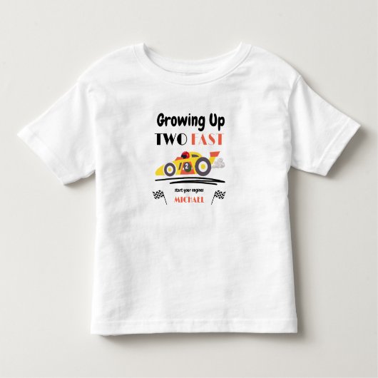 2歳の誕生日 成長するのが早すぎる！黄色のレーシングカー トドラーTシャツ (正面)
