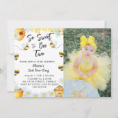 2歳の誕生日 Beeちゃんとってもかわいい2歳の写真 招待状 (正面)