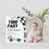 2歳の速い緑のレースカーの誕生日パーティー招待状 招待状 (スタンド正面)