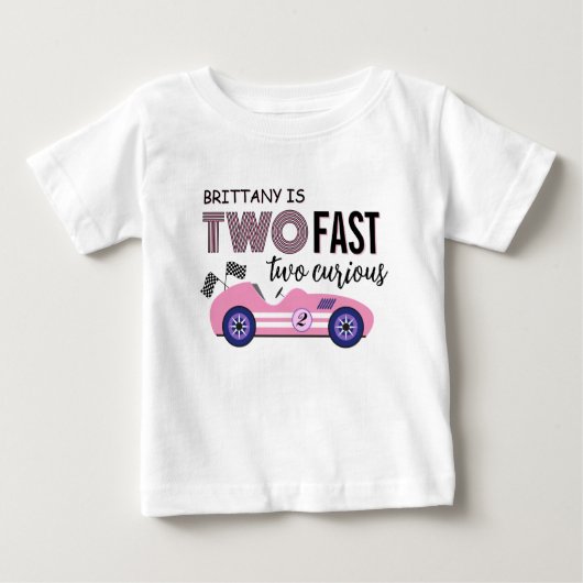 2歳 誕生日バナー ピンクのレースカー ベビーTシャツ (正面)
