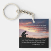 2歴代誌7:14聖書の聖句の人がひざまずき祈て キーホルダー (正面)