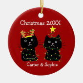2猫クリスマスライト名前をカスタムするかわいい赤 セラミックオーナメント (正面)