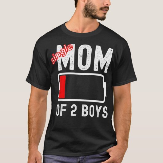 2男おもしろい独身の子低電池の母親の日 Tシャツ (正面)
