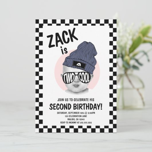 2秒クール誕生日モダンフォト白黒 招待状 (スタンド正面)