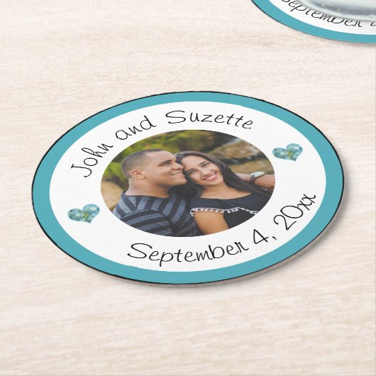 2結婚人パーソナライズされたの写真の日付  ラウンドペーパーコースター (アングル)