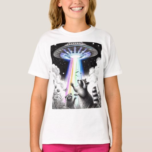 2羽のアライグマと野生の花草原の虹のUFO Tシャツ (正面)