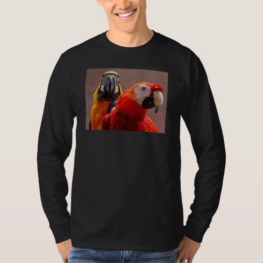 2羽のオウムのクローズアップ Tシャツ (正面)