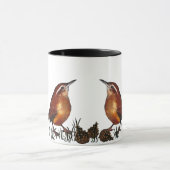 2羽のミソサザイ、マツ円錐形: パステル調油手で描いた芸術 マグカップ (中央)