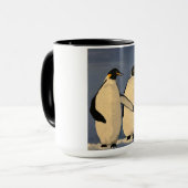 2羽の大人にコウテイペンギンの話すこと マグカップ (正面左)