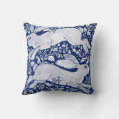 2羽の山ウサギに青い花柄 クッション (裏面)