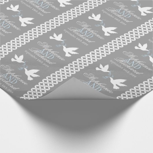 2羽の白い鳩の灰色の結婚祝いの包装紙 ラッピングペーパー (角)