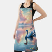 2羽の白鳥が穏やかな湖をすべっていた エプロン (インサイチュ)