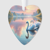 2羽の白鳥が穏やかな湖をすべっていた オーナメント (正面)