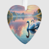 2羽の白鳥が穏やかな湖をすべっていた オーナメント (正面)