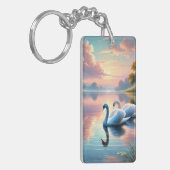 2羽の白鳥が穏やかな湖をすべっていた キーホルダー (正面左)