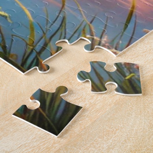 2羽の白鳥が穏やかな湖をすべっていた ジグソーパズル (側面)