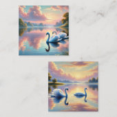 2羽の白鳥が穏やかな湖をすべっていた スクエア名刺 (正面/裏面)