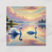 2羽の白鳥が穏やかな湖をすべっていた スクエア名刺 (裏面)