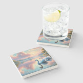 2羽の白鳥が穏やかな湖をすべっていた ストーンコースター (横)