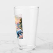 2羽の白鳥が穏やかな湖をすべっていた タンブラーグラス (左)