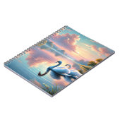 2羽の白鳥が穏やかな湖をすべっていた ノートブック (左側)