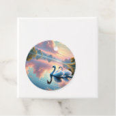 2羽の白鳥が穏やかな湖をすべっていた フェイバータグ (インサイチュ)