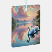 2羽の白鳥が穏やかな湖をすべっていた メタルオーナメント (正面右)