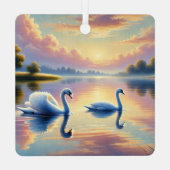 2羽の白鳥が穏やかな湖をすべっていた メタルオーナメント (裏面)