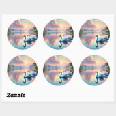 2羽の白鳥が穏やかな湖をすべっていた ラウンドシール (シート)