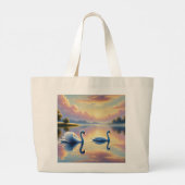 2羽の白鳥が穏やかな湖をすべっていた ラージトートバッグ (裏面)