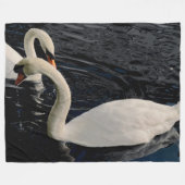 2羽の白鳥の湖 フリースブランケット (正面(横))
