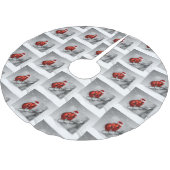 2羽の赤い(鳥)ショウジョウコウカンチョウ鳥の銀色の冬のシーン ブラッシュドポリエステルツリースカート (アングル)