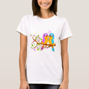 2羽の鳥が木で愛する Tシャツ