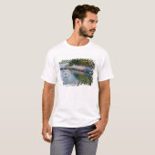 2色のリフレクションのある美しい港とヨット Tシャツ (正面フル)