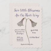 2花紫色の花双生児ベイビーシャワー 招待状 (正面/裏面)