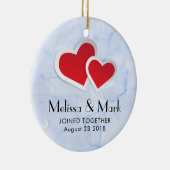 2赤い紙ハートオンIcy Blue Marble 結婚's セラミックオーナメント (右)