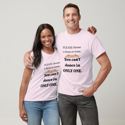 2足の靴またはなし。ユニセックス Tシャツ (ユニセックス)