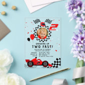 2速2番目の誕生日の子供かわいい赤いレーシングカー アクリル招待状 (インサイチュ (ウェディング))