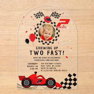 2速2番目の誕生日の子供かわいい赤いレーシングカー アクリル招待状
