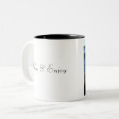 2隻のカヤックは、リラックスしましたり及び楽しみます ツートーンマグカップ (正面左)