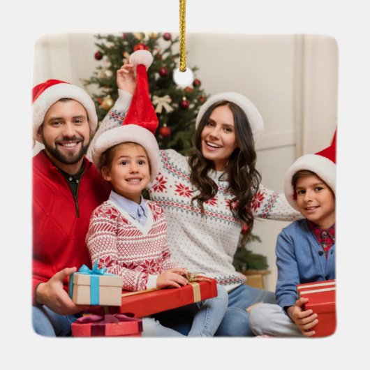 2面カスタムの両面ファミリフォトシンプル赤 セラミックオーナメント (裏面)