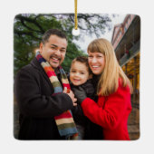 2面カスタムファミリーフォトレッドトラッククリスマス セラミックオーナメント (裏面)