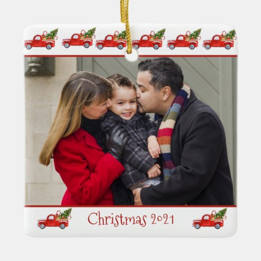 2面カスタムファミリーフォトレッドトラッククリスマス セラミックオーナメント (正面)