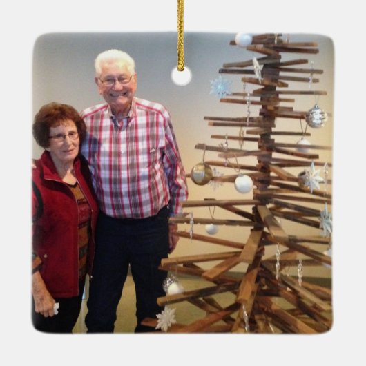 2面カスタム家族の写真スノーフレークのクリスマス セラミックオーナメント (裏面)