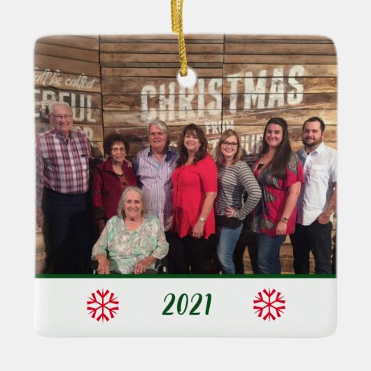 2面カスタム家族の写真スノーフレークのクリスマス セラミックオーナメント (正面)